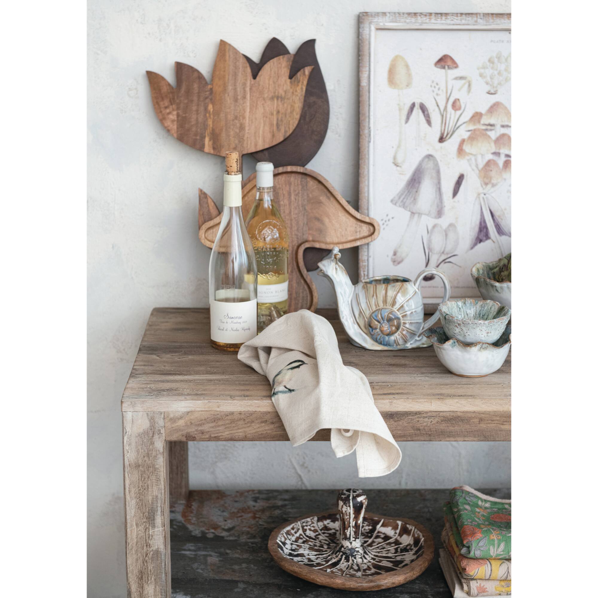 Hello Honey® 20" Tulip-Shaped Natural Mango Wood Serving Board